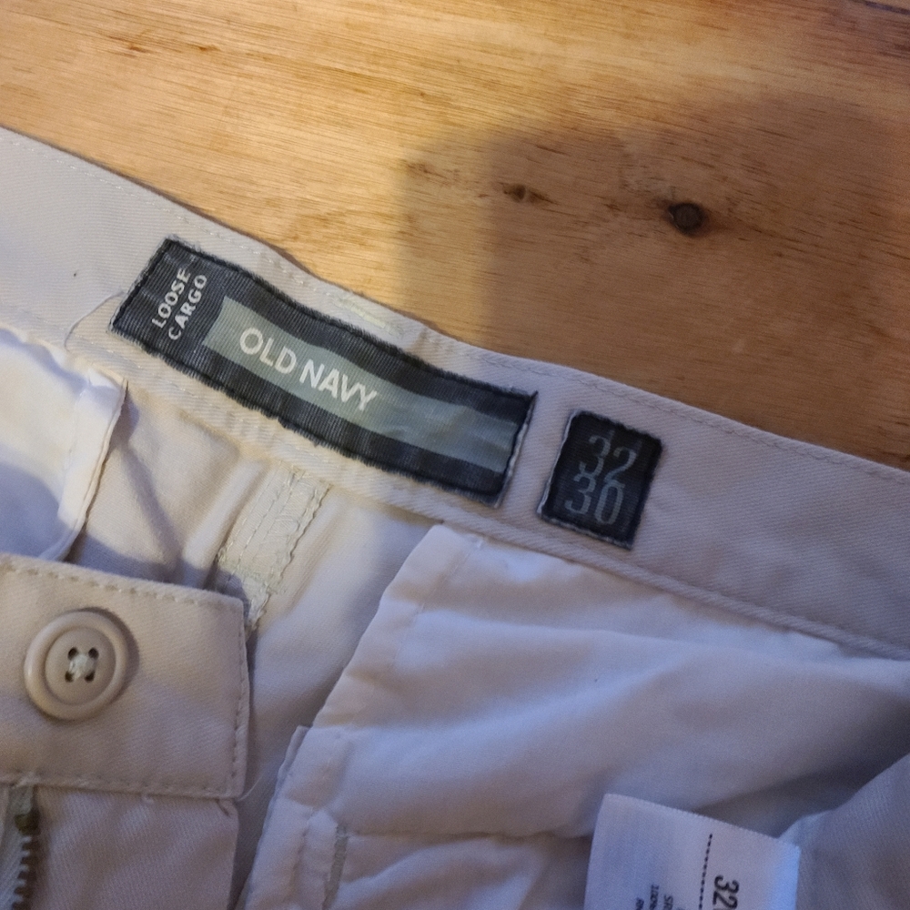 NWOT Old Navy cargo pants - Picture 3 of 3